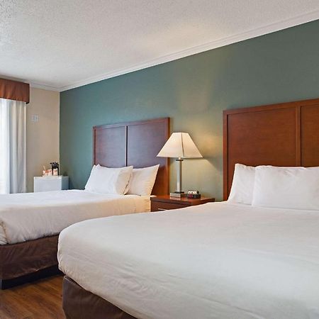 Econo Lodge Inn & Suites Kelowna Exteriör bild