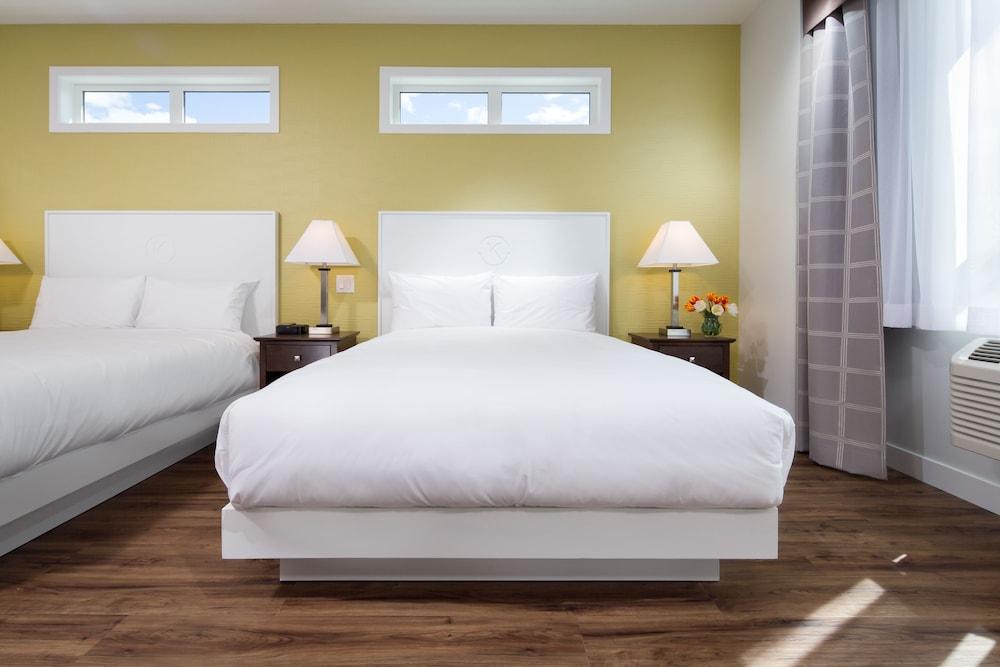 Econo Lodge Inn & Suites Kelowna Exteriör bild