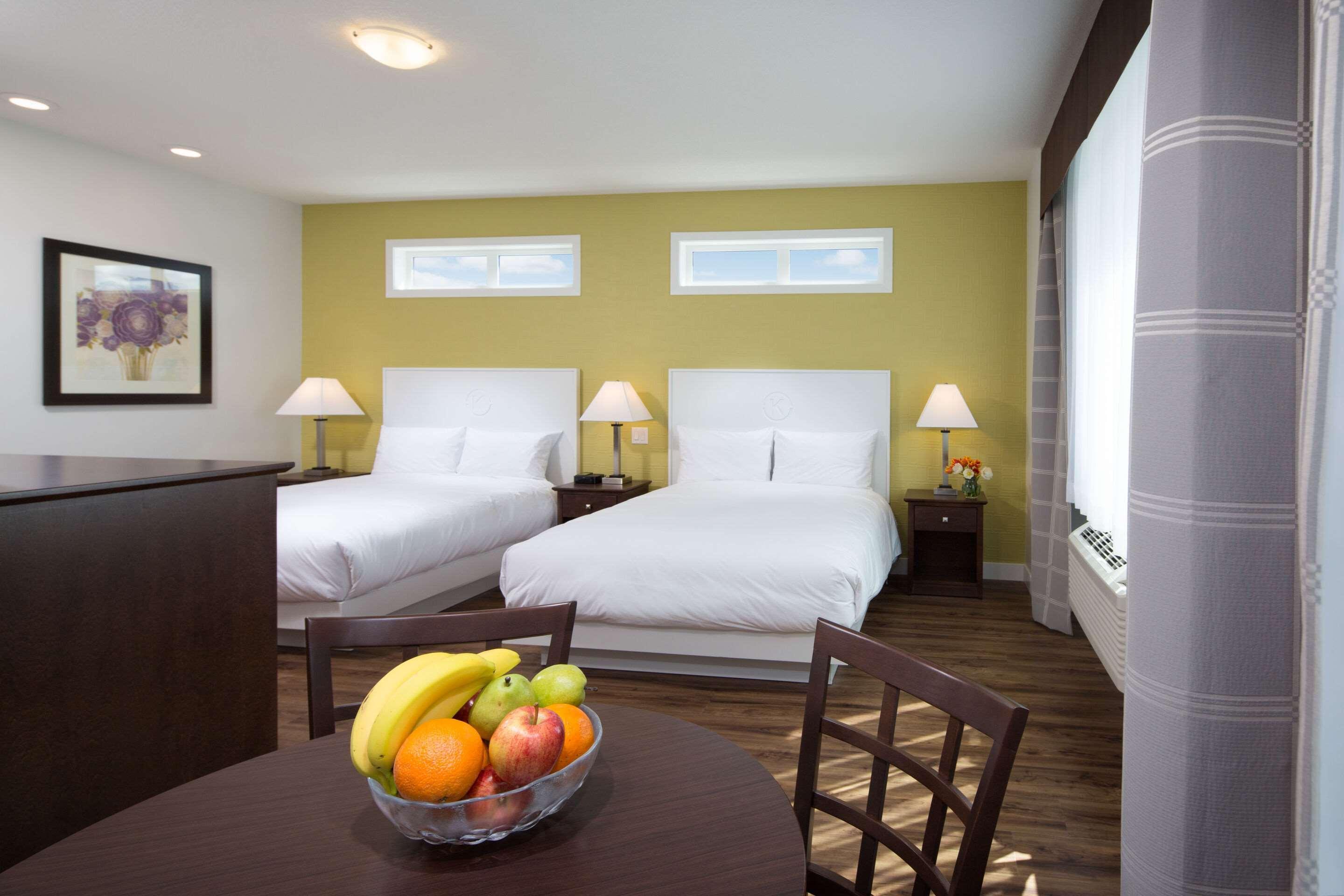 Econo Lodge Inn & Suites Kelowna Exteriör bild