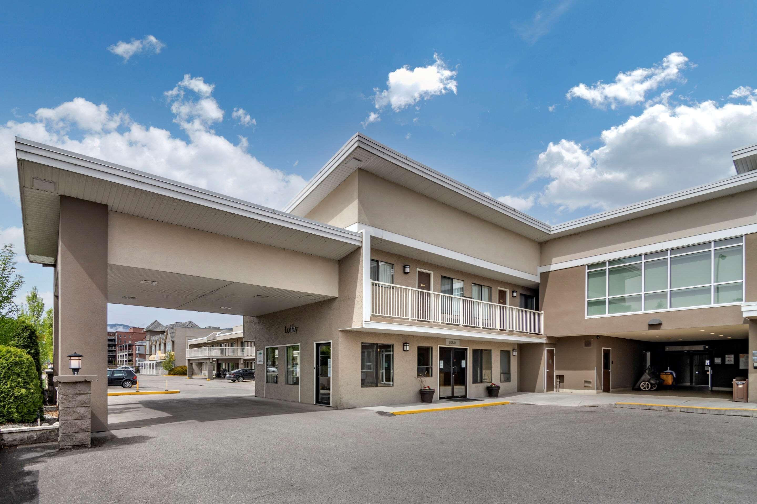 Econo Lodge Inn & Suites Kelowna Exteriör bild