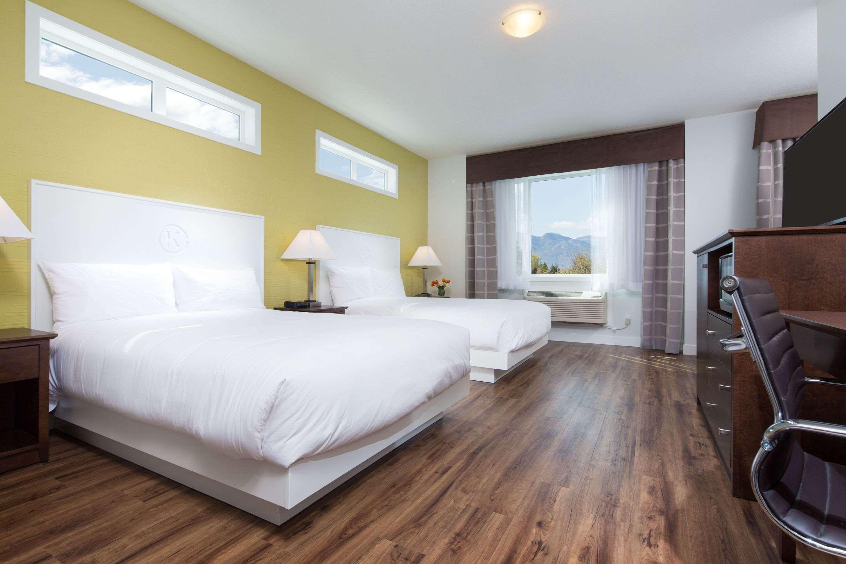 Econo Lodge Inn & Suites Kelowna Exteriör bild