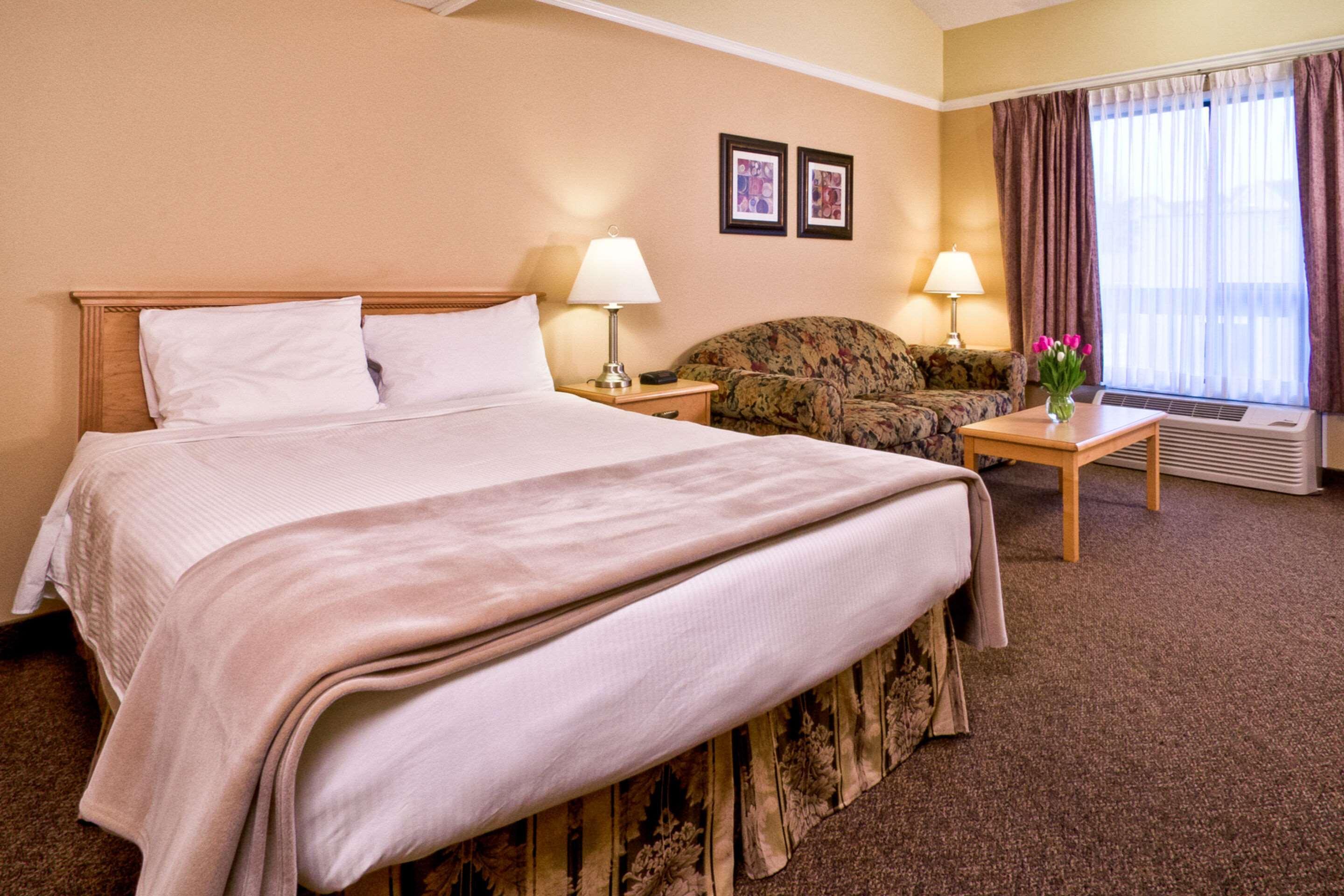 Econo Lodge Inn & Suites Kelowna Exteriör bild