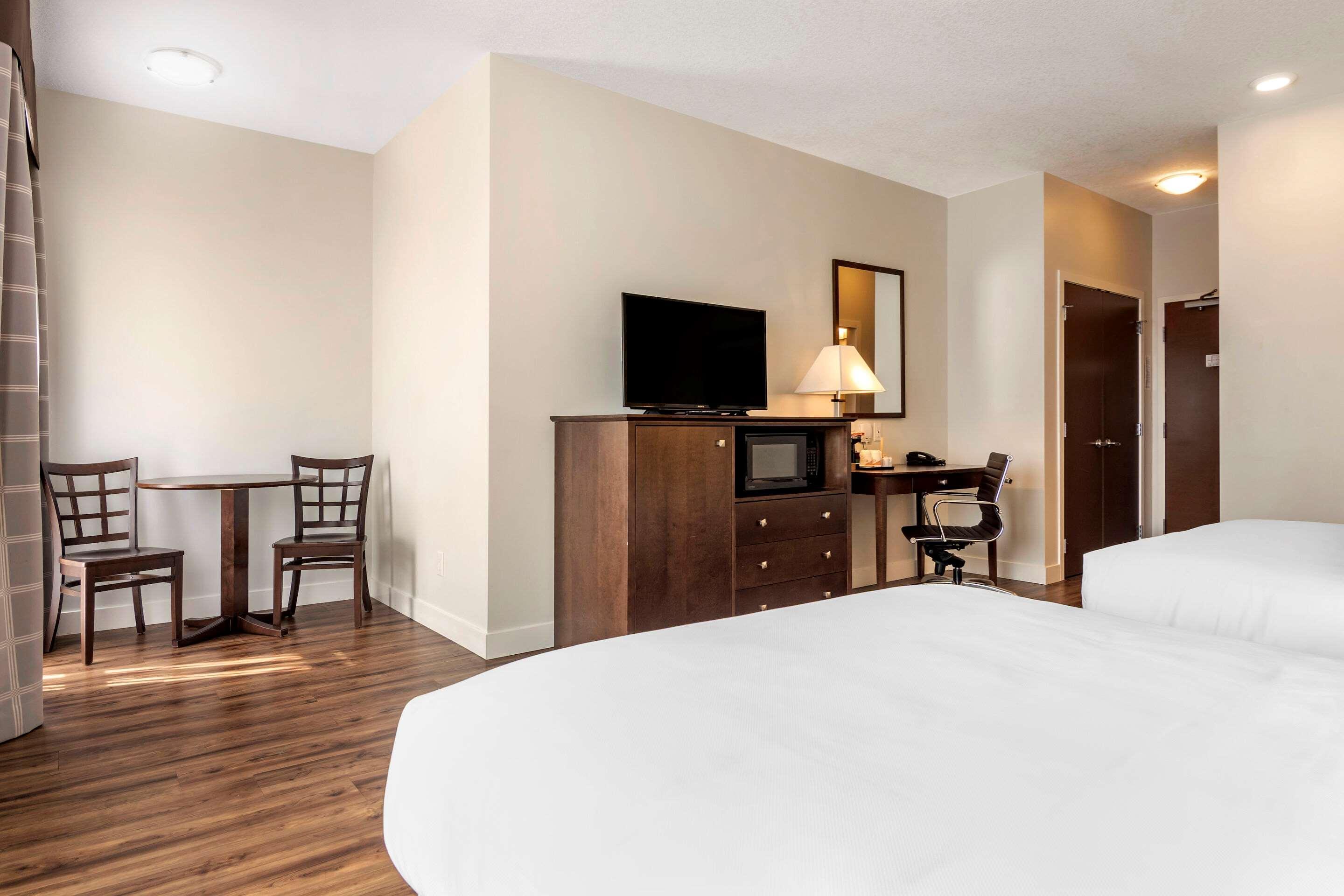 Econo Lodge Inn & Suites Kelowna Exteriör bild